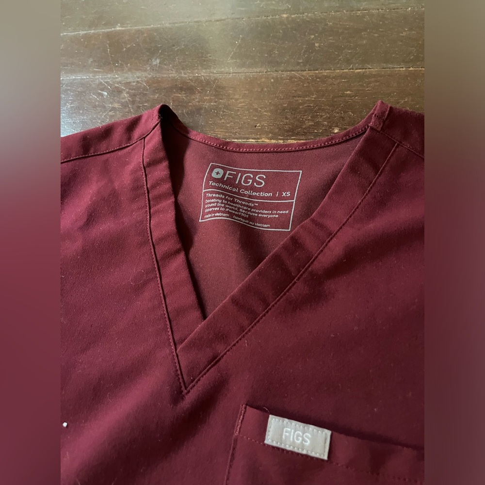 FIGS | Maroon Set - Picture 4 of 7